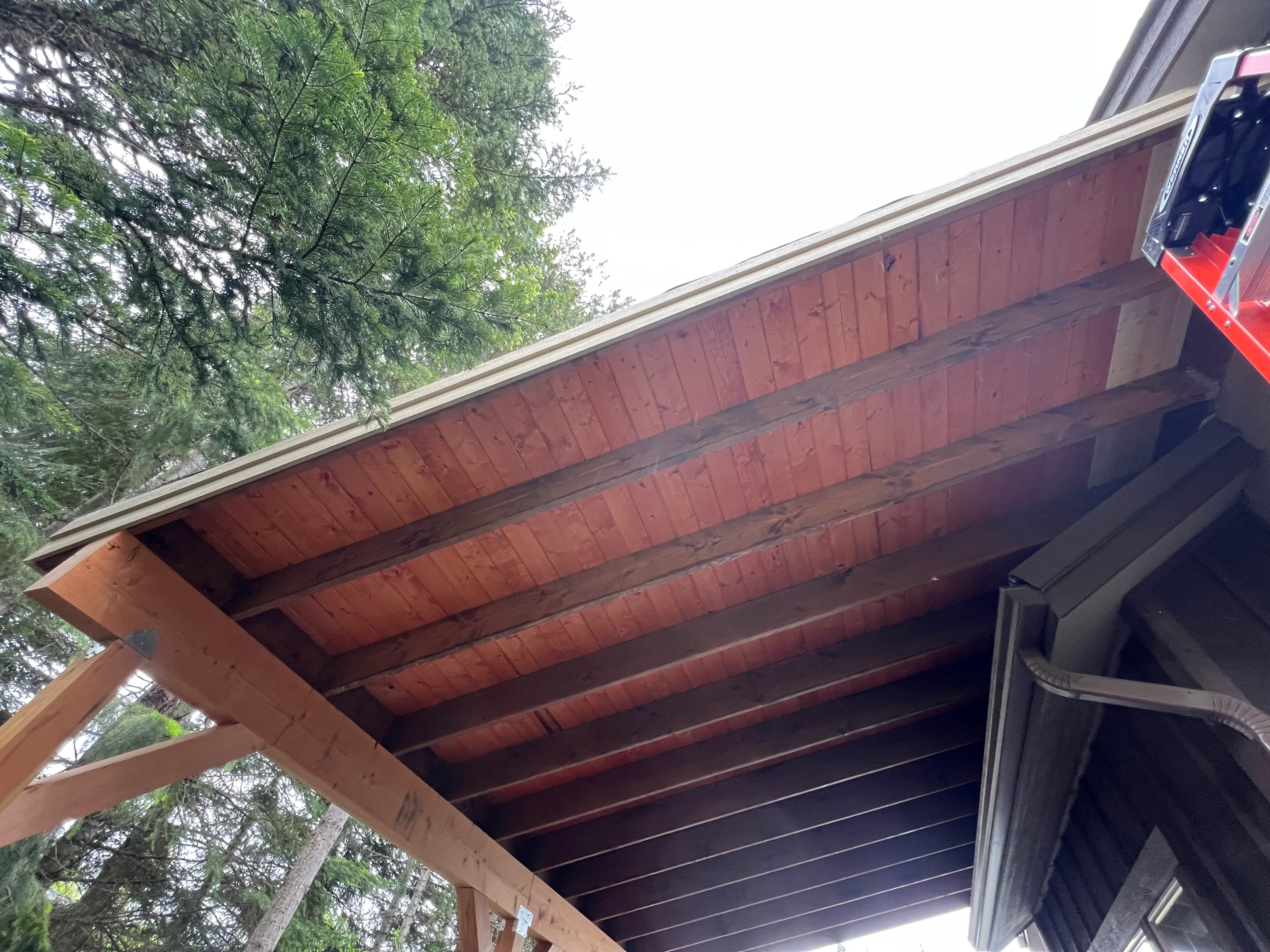 Overhang detail from side angle