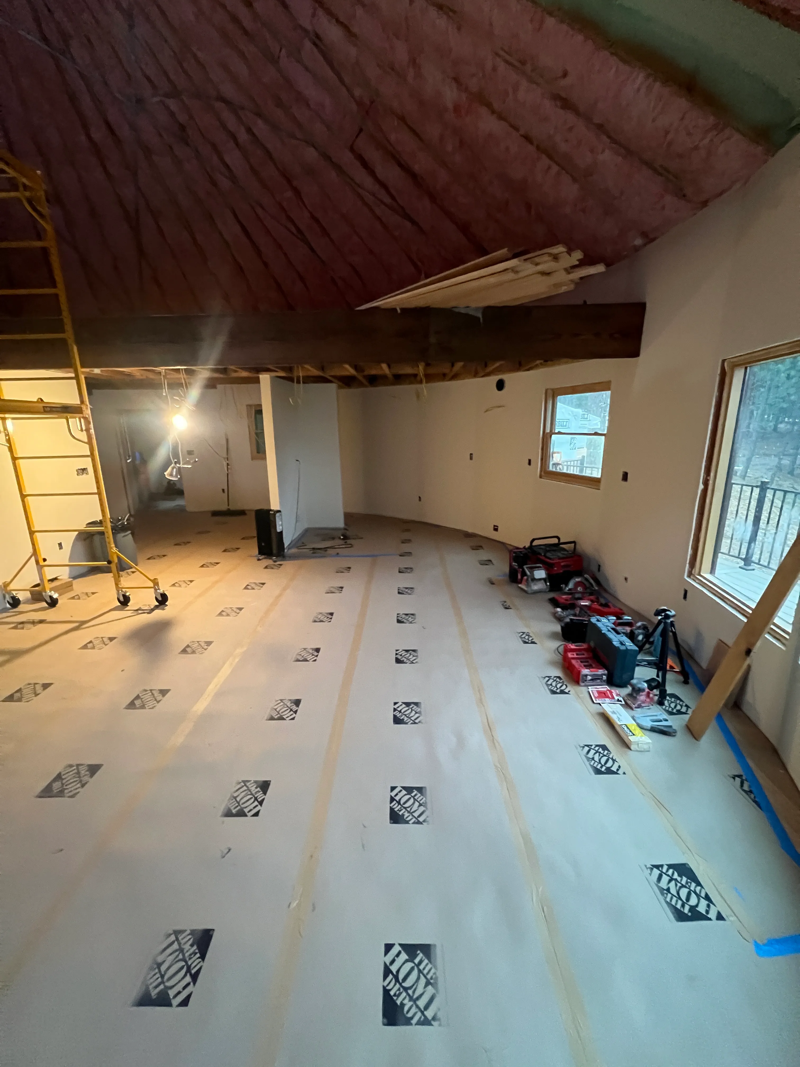 Interior with floor protection down beneath the insulated dome